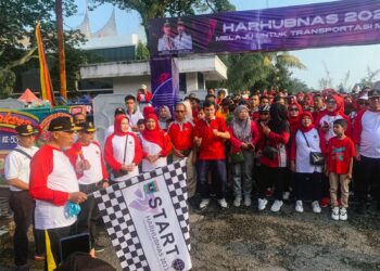 Lepas Jalan Santai Harhubnas ke 53, Gubernur Mahyeldi Ajak Masyarakat Terapkan Pola Hidup Sehat