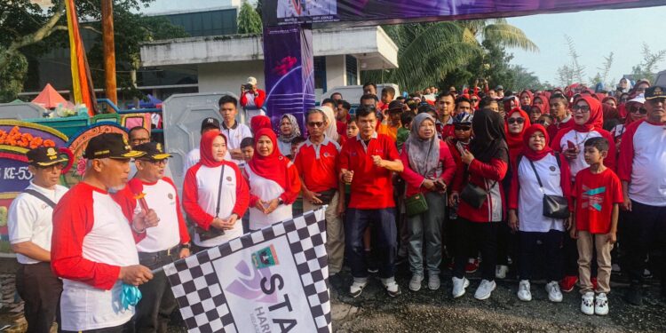 Lepas Jalan Santai Harhubnas ke 53, Gubernur Mahyeldi Ajak Masyarakat Terapkan Pola Hidup Sehat