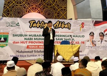 Hadiri Tabligh Akbar, Gubernur Mahyeldi: Dengan Keteladanan Rasulullah SAW, Mari Bangun Sumbar Yang Madani