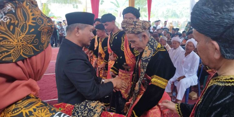 Gubernur Sumbar Hadiri Acara Batogak Pongulu di Ketinggian Nagari Sarilamak