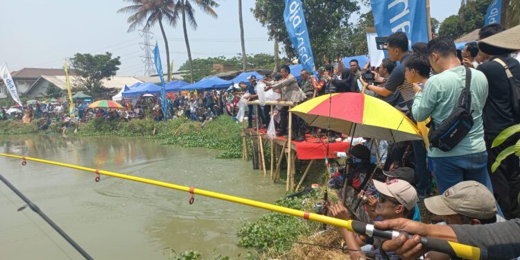 Ribuan Pemancing Padati Situ Rawa Arum