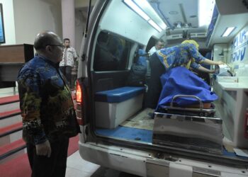 Sekda Sumbar Beri Dukungan Untuk Kesembuhan Mahasiswi Asal Pasbar