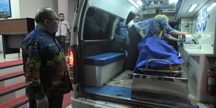 Sekda Sumbar Beri Dukungan Untuk Kesembuhan Mahasiswi Asal Pasbar