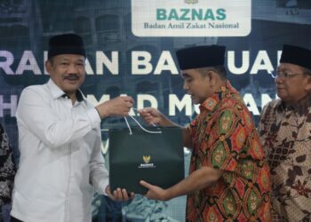 Sekjen Gerindra Serahkan Dana Bantuan Hasil Lelang Sapi Miliknya ke Baznas untuk Palestina