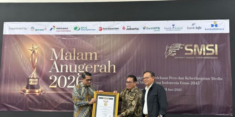 Firdaus Serahkan Anugerah SMSI 2026, Apresiasi Menteri hingga Kepala Desa Inspiratif