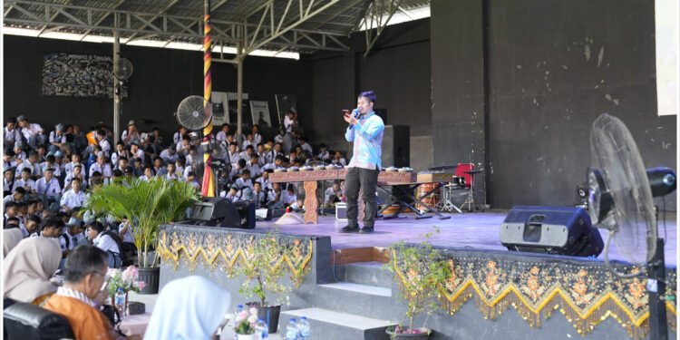 Diskominfotik Sumbar Edukasi Siswa Baru SMKN Padang Cegah Gaming Disorder