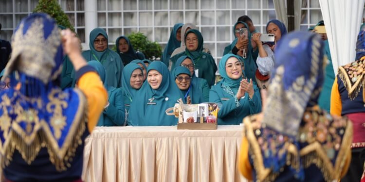 Jambore PKK ke-22 Sumbar Resmi Dibuka, Mahyeldi Dorong Kader Bersinergi dan Berinovasi Menuju Indonesia Emas 2045