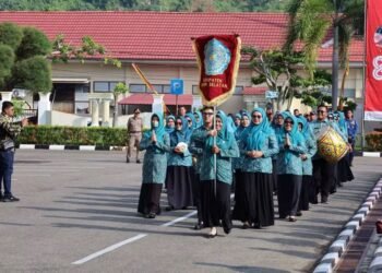 Bupati Hendrajoni Lepas Kontingen Jambore PKK Pessel, Bawa Misi Prestasi dan Penguatan Kader